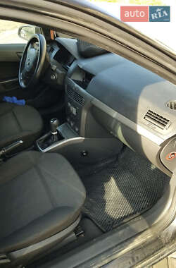 Хэтчбек Opel Astra 2005 в 
