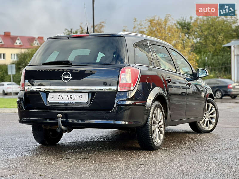 Универсал Opel Astra 2010 в Дубно