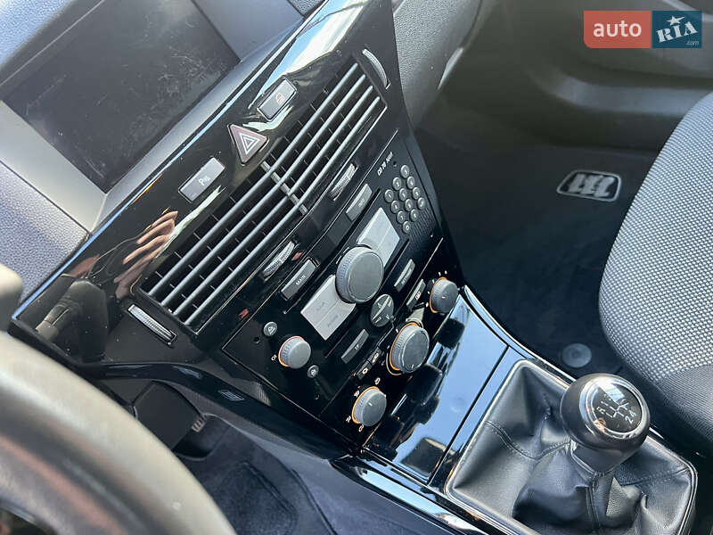 Универсал Opel Astra 2010 в Дубно