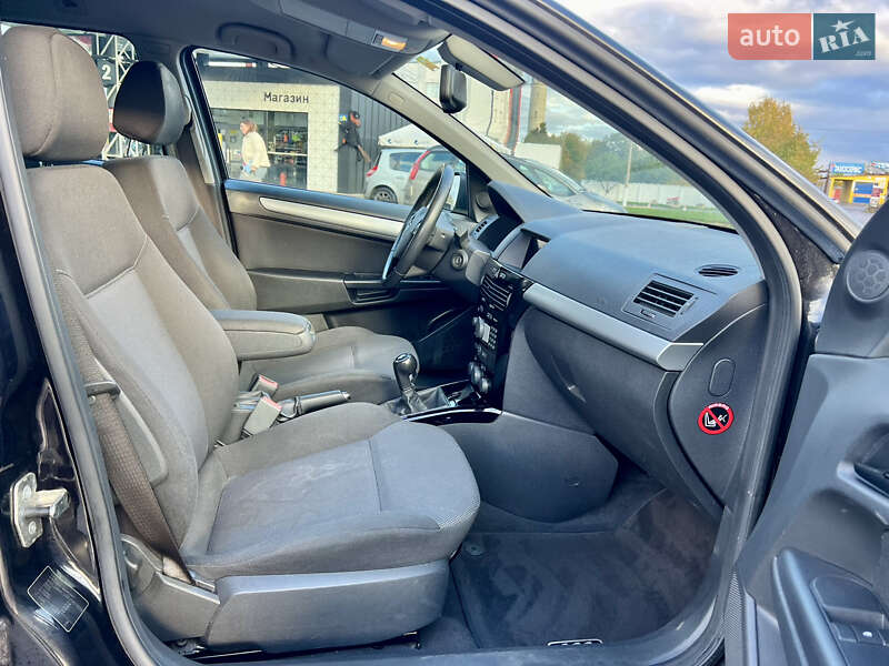 Универсал Opel Astra 2010 в Дубно