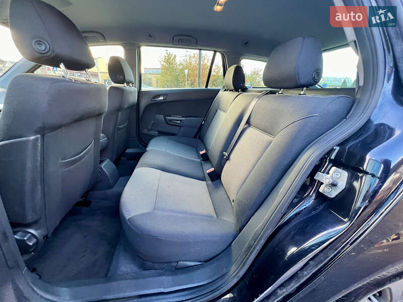 Универсал Opel Astra 2010 в Дубно