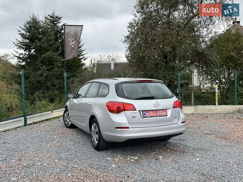 Универсал Opel Astra 2016 в Дрогобыче