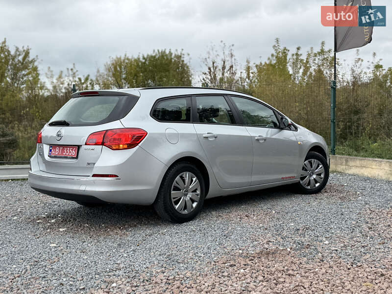 Универсал Opel Astra 2016 в Дрогобыче