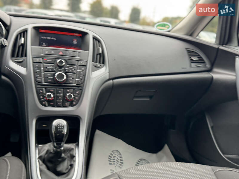 Универсал Opel Astra 2016 в Дрогобыче