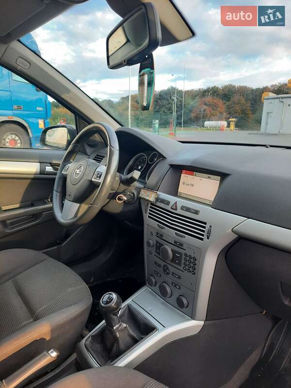 Універсал Opel Astra 2008 в Луцьку