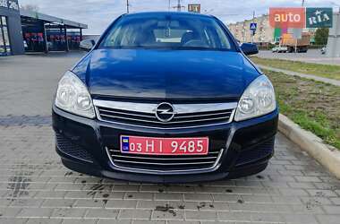 Хэтчбек Opel Astra 2008 в 