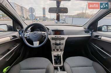 Хэтчбек Opel Astra 2008 в 