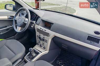 Хэтчбек Opel Astra 2008 в 