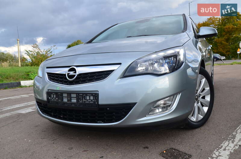 Хэтчбек Opel Astra 2012 в Дрогобыче