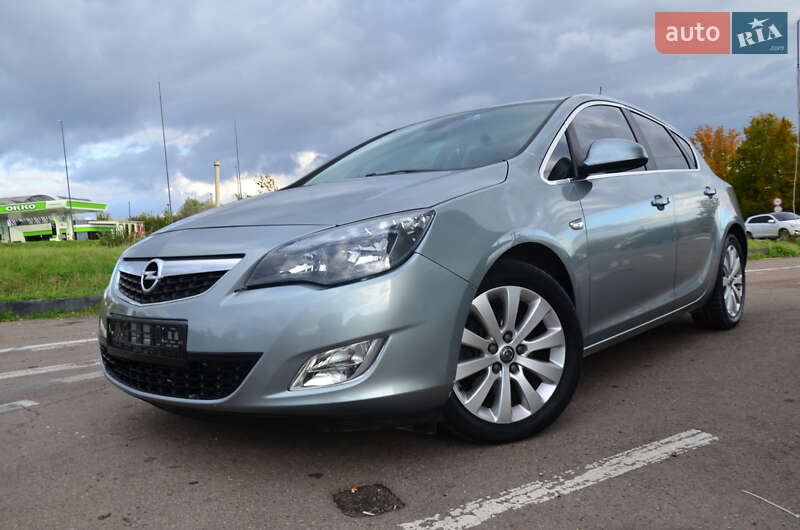 Хэтчбек Opel Astra 2012 в Дрогобыче