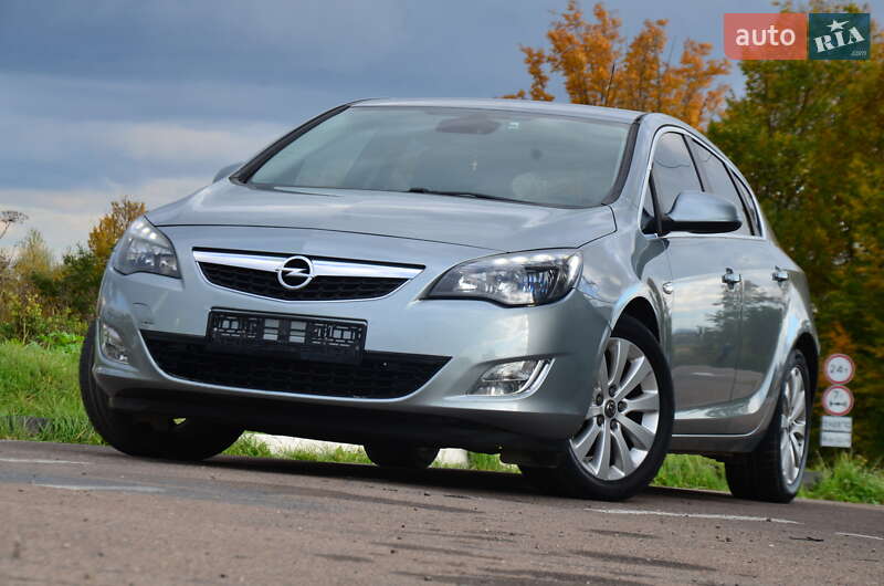 Хэтчбек Opel Astra 2012 в Дрогобыче