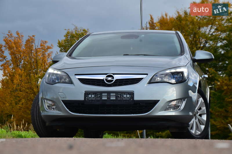 Хэтчбек Opel Astra 2012 в Дрогобыче