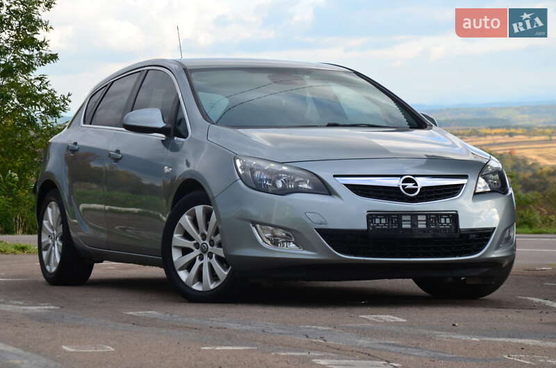 Хэтчбек Opel Astra 2012 в Дрогобыче