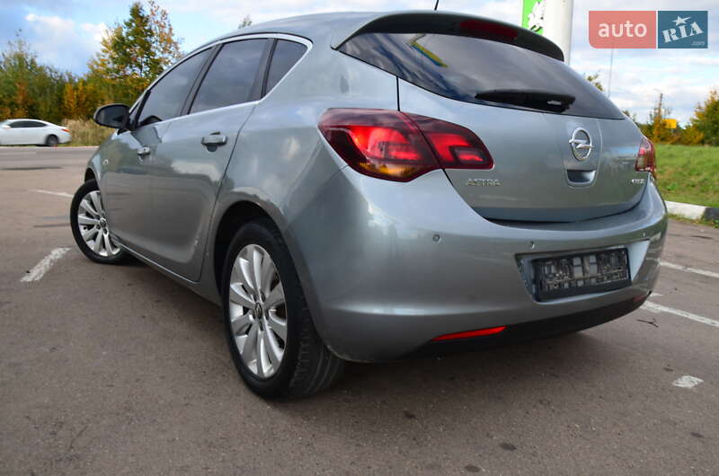 Хэтчбек Opel Astra 2012 в Дрогобыче