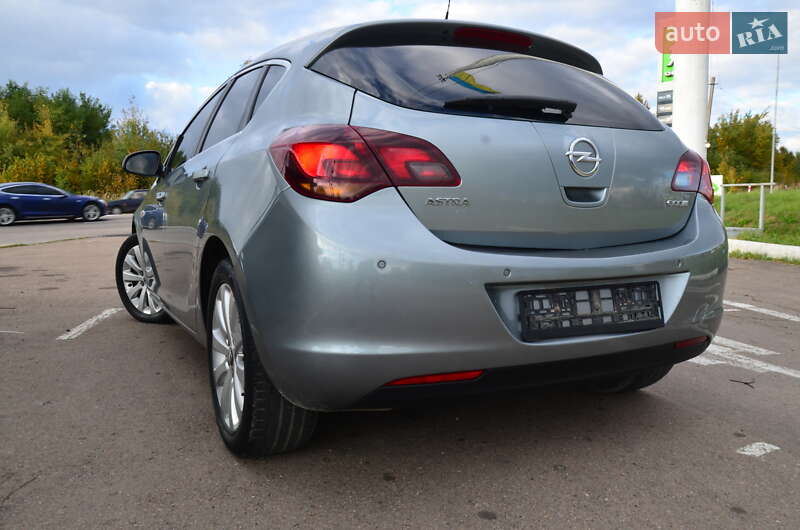 Хэтчбек Opel Astra 2012 в Дрогобыче