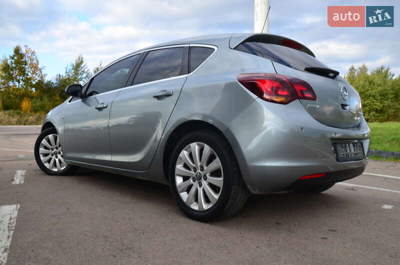 Хэтчбек Opel Astra 2012 в Дрогобыче