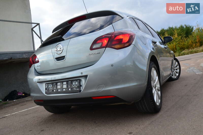 Хэтчбек Opel Astra 2012 в Дрогобыче