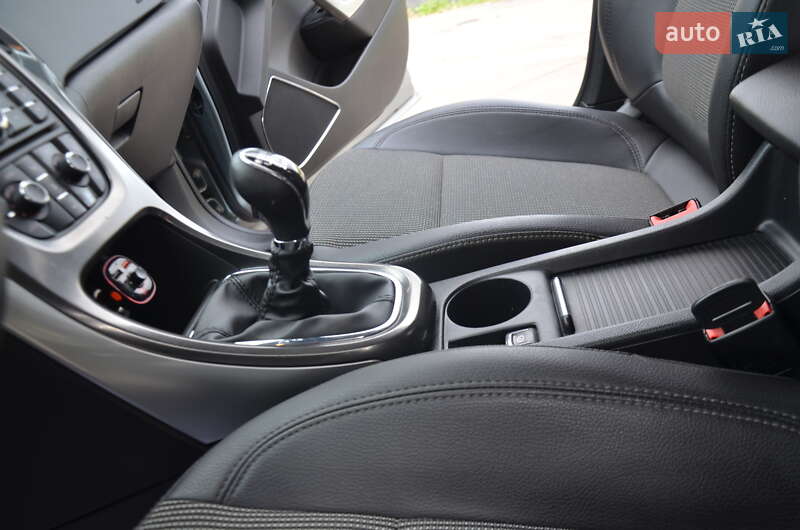 Хэтчбек Opel Astra 2012 в Дрогобыче