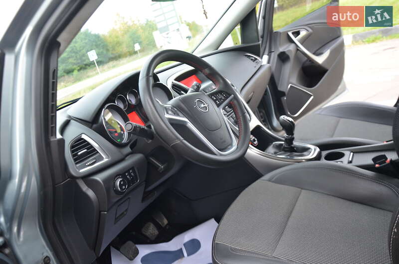 Хэтчбек Opel Astra 2012 в Дрогобыче