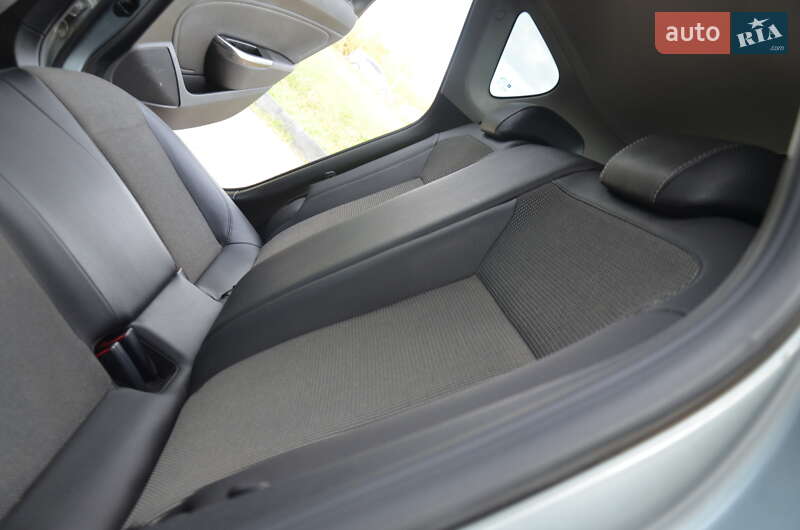 Хэтчбек Opel Astra 2012 в Дрогобыче