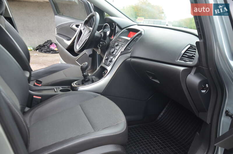 Хэтчбек Opel Astra 2012 в Дрогобыче