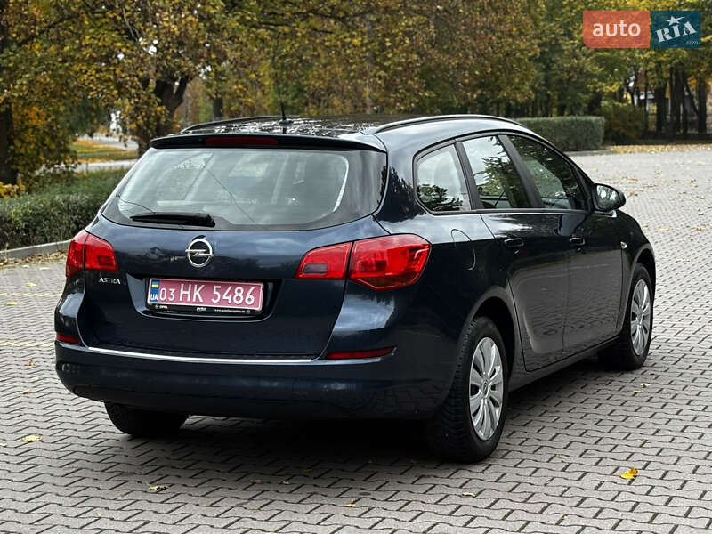 Универсал Opel Astra 2011 в Миргороде