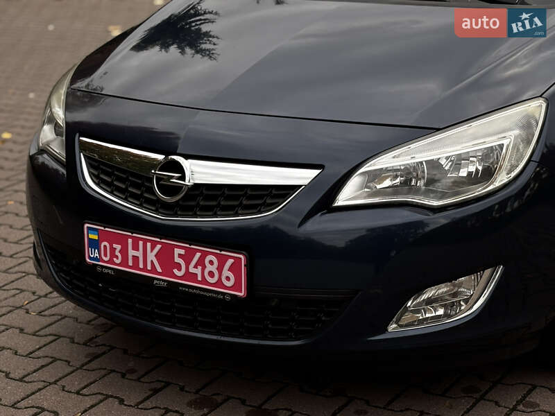 Универсал Opel Astra 2011 в Миргороде