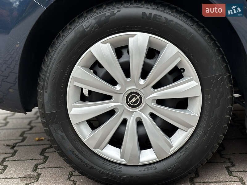 Универсал Opel Astra 2011 в Миргороде