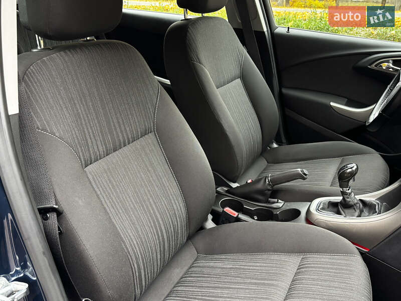 Универсал Opel Astra 2011 в Миргороде