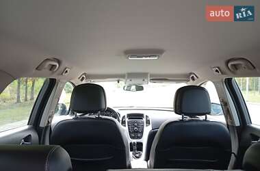 Универсал Opel Astra 2013 в 
