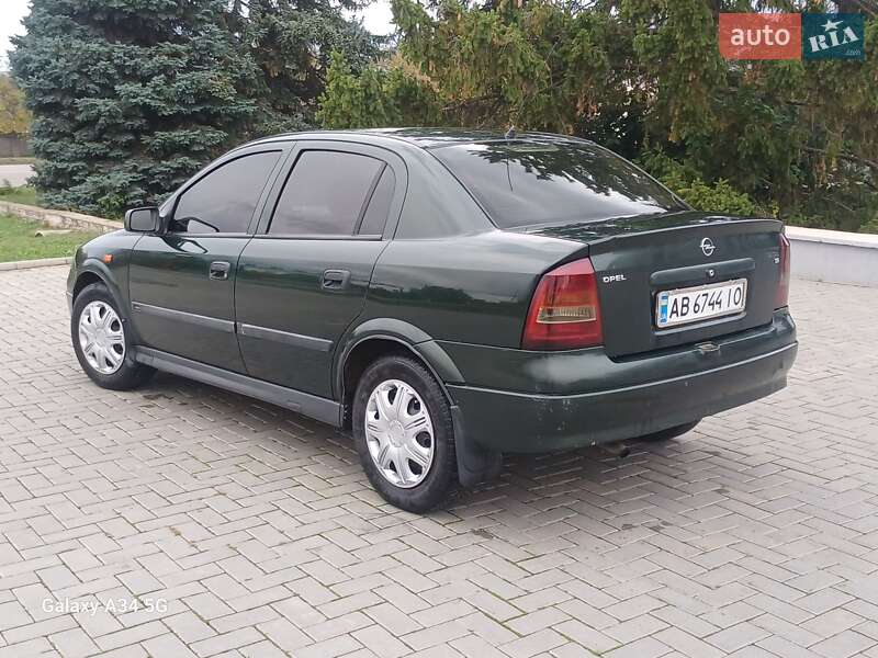 Седан Opel Astra 2002 в Новой Одессе