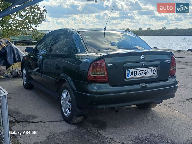 Седан Opel Astra 2002 в Новой Одессе