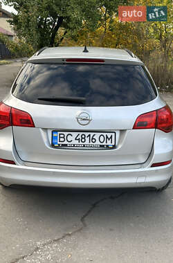 Универсал Opel Astra 2012 в 
