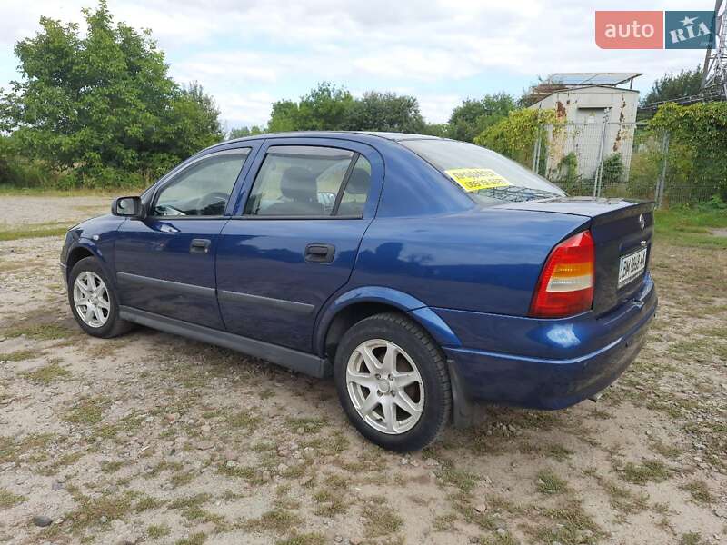 Седан Opel Astra 2005 в Путивле