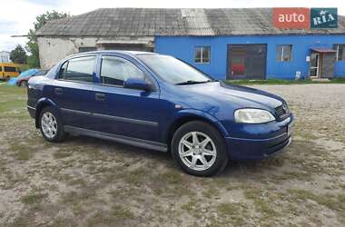 Седан Opel Astra 2005 в Путивле