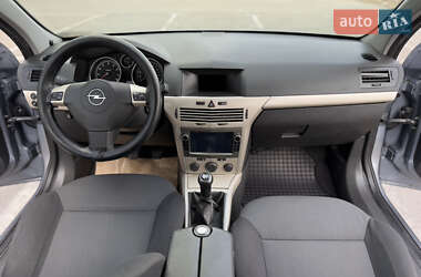 Хэтчбек Opel Astra 2007 в 