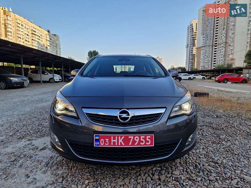 Універсал Opel Astra 2012 в Києві