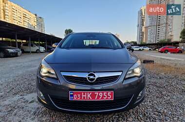 Универсал Opel Astra 2012 в 
