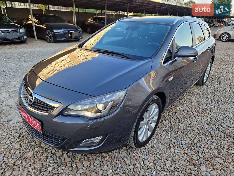Універсал Opel Astra 2012 в Києві