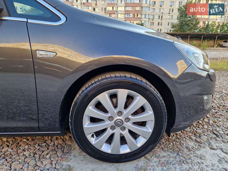 Універсал Opel Astra 2012 в Києві