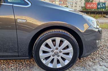 Универсал Opel Astra 2012 в 