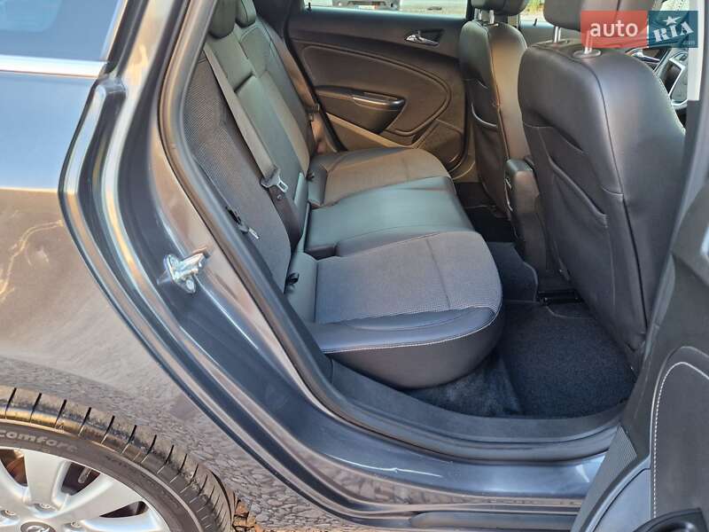 Універсал Opel Astra 2012 в Києві