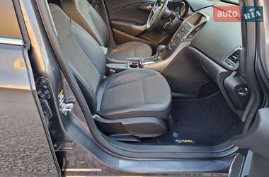 Универсал Opel Astra 2012 в 