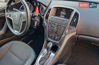 Универсал Opel Astra 2012 в 