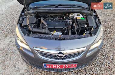 Универсал Opel Astra 2012 в 