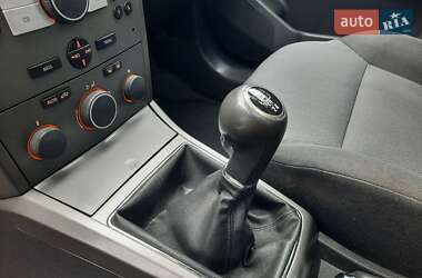 Универсал Opel Astra 2006 в  фото 47 Универсал Opel Astra 2006 в