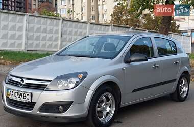 Хэтчбек Opel Astra 2006 в 
