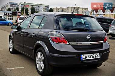 Хетчбек Opel Astra 2009 в 