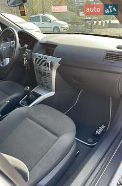Универсал Opel Astra 2010 в 