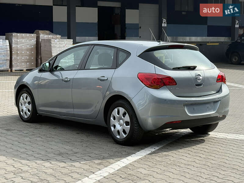 Хетчбек Opel Astra 2011 в Рівному